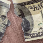 Tờ 100 đô (USD) Cũ bị Rách, Dính màu có đổi được không?